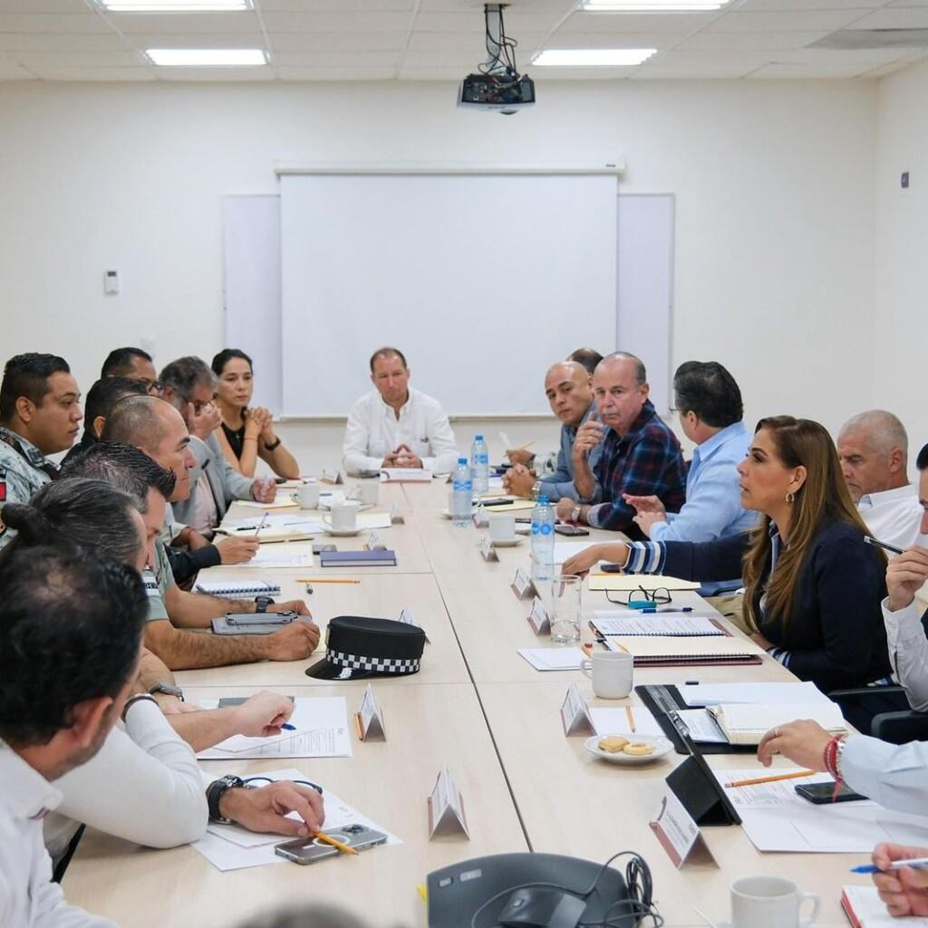 Mesa de trabajo para mejorar seguridad del aeropuerto de Cancún. La gobernadora Mara Lezama Espinosa convocó a una mesa de trabajo con autoridades