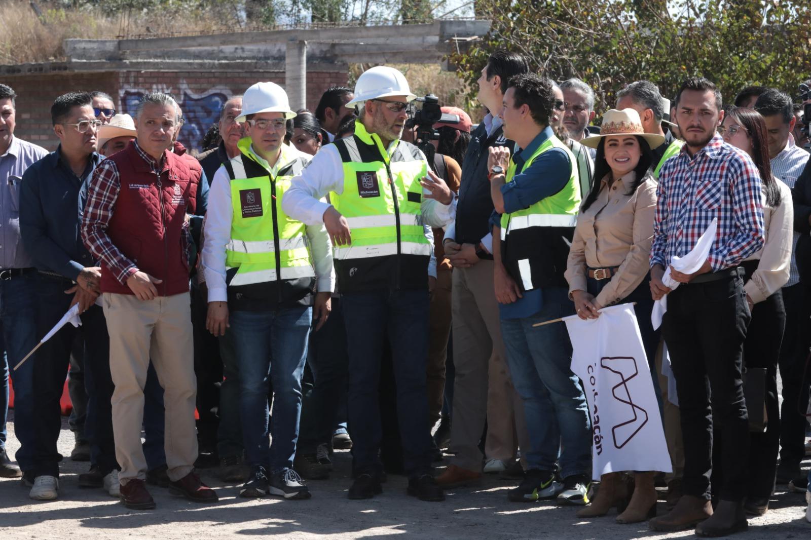 Construcción del segundo anillo periférico en Morelia. Al dar inicio al segundo anillo periférico de Morelia, el gobernador