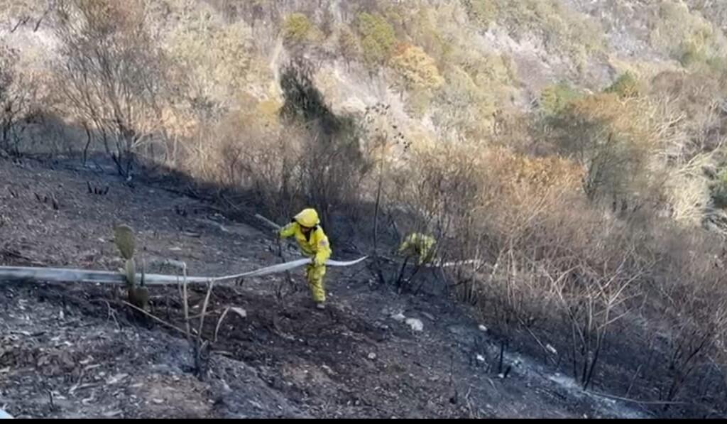 Es sofocado incendio registrado en Pinal de Amoles. En estrecha colaboración y coordinación entre autoridades