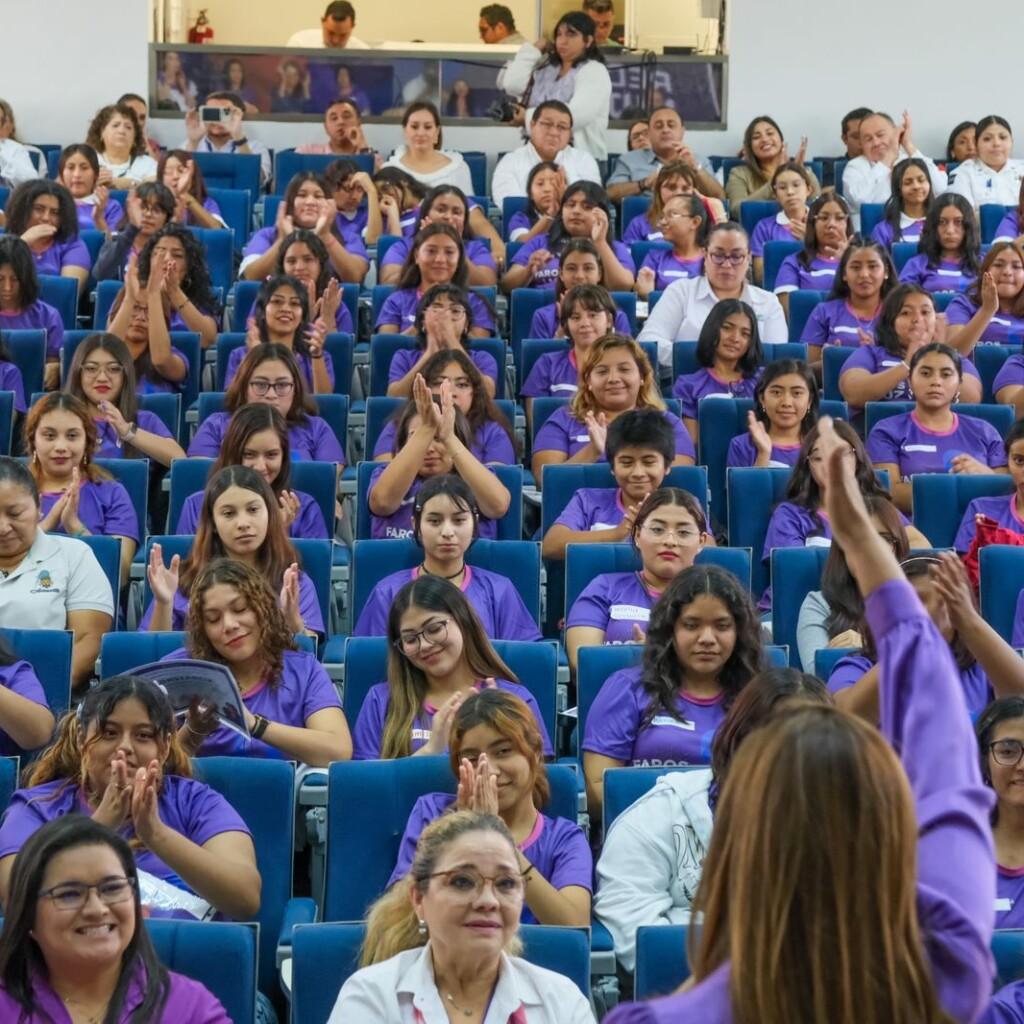 Rinden protesta Redes de Mujeres Jóvenes “Faros de Luz”. Jóvenes mujeres, bachilleres y universitarias, integrantes de