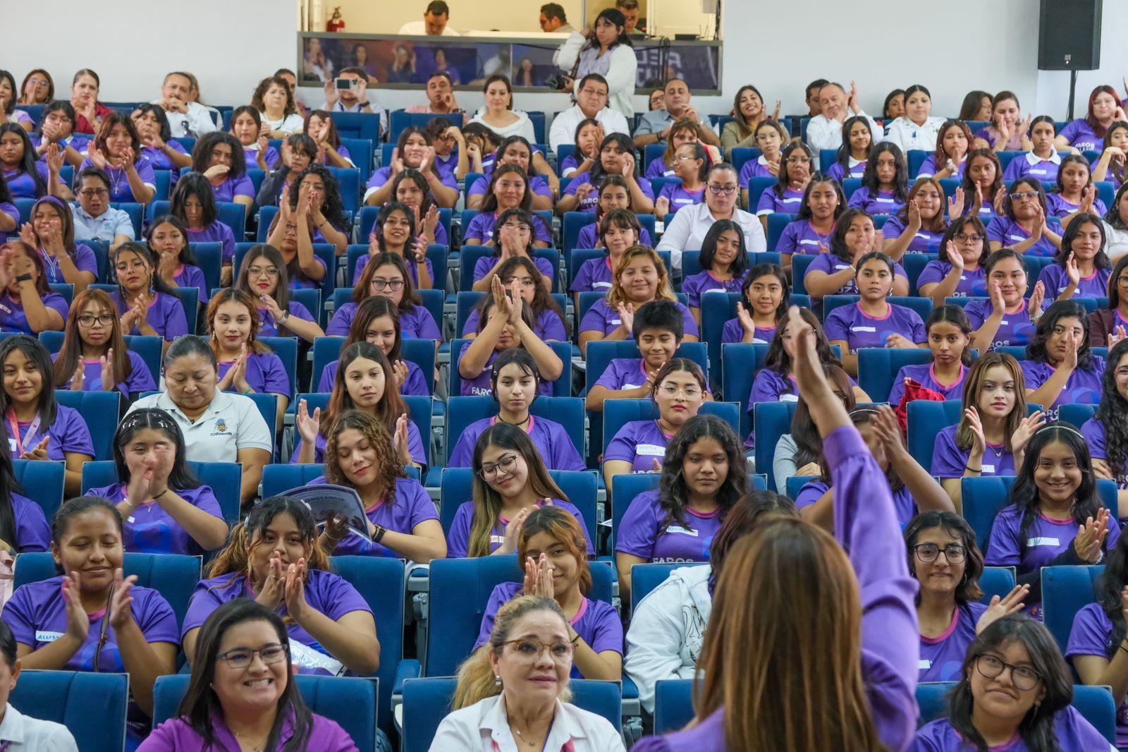 Rinden protesta Redes de Mujeres Jóvenes “Faros de Luz”. Jóvenes mujeres, bachilleres y universitarias, integrantes de