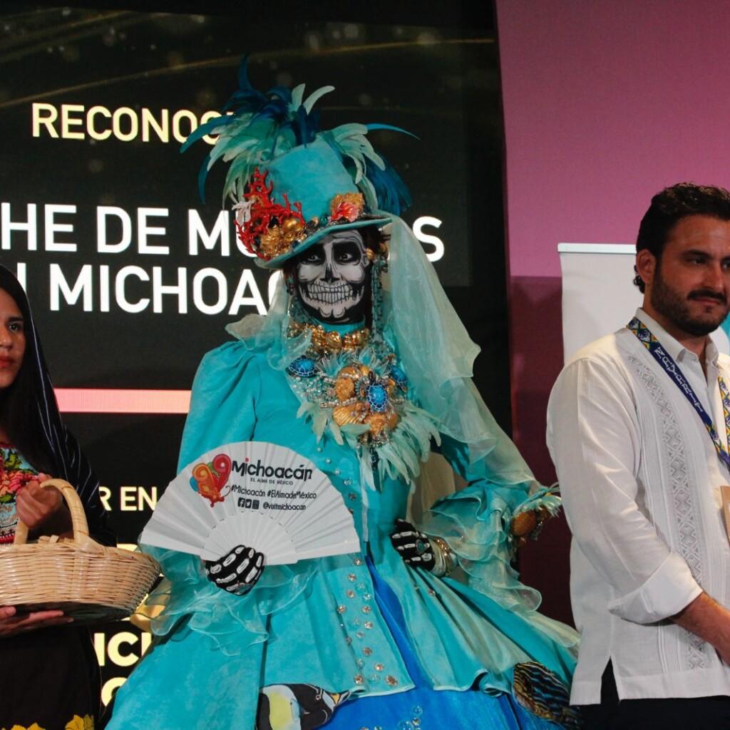 Michoacán gana premio a Lo Mejor de México por su noche de muertos. Por su emblemática Noche de Muertos, Michoacán se alzó como rotundo g