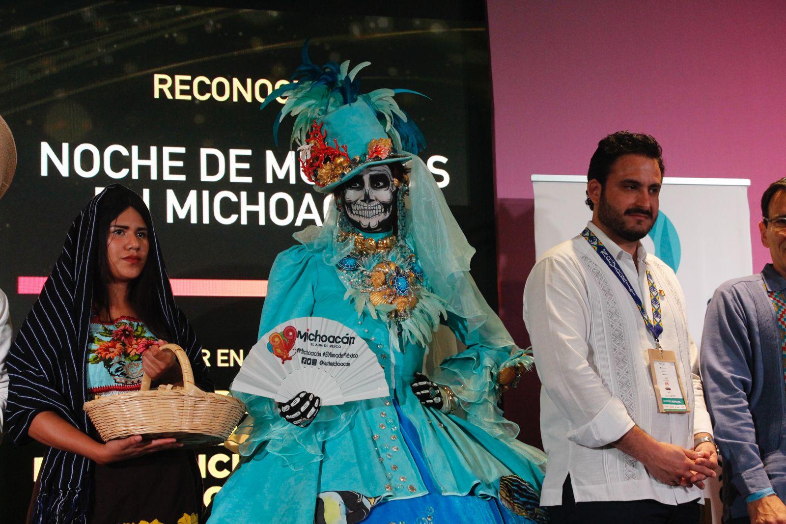 Michoacán gana premio a Lo Mejor de México por su noche de muertos. Por su emblemática Noche de Muertos, Michoacán se alzó como rotundo g