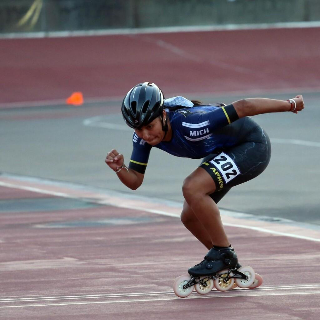 Patinadora michoacana tiene intensa agenda deportiva en Europa. La atleta michoacana Naim Bucio Martínez, en compañía de su entrenador