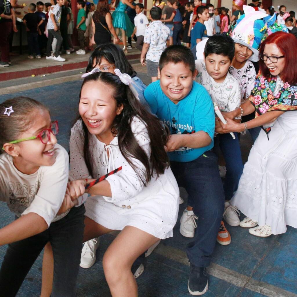 Celebra SEP el Día del Niño y Niña en planteles escolares de Tabasco. En el marco del Día de la Niña y el Niño, la secretaria de Educación