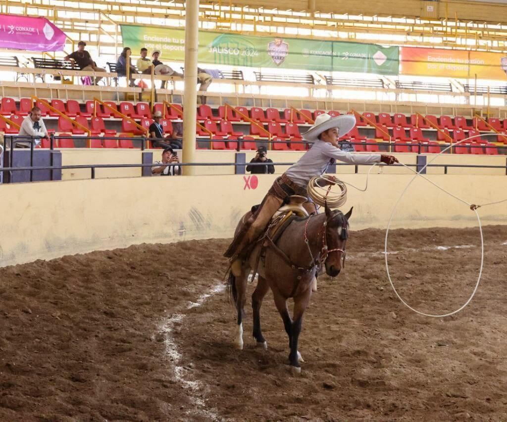 Querétaro, bicampeón nacional de charrería. En el marco de los Juegos Nacionales Conade 2024, los diez atletas de la rama varonil que confor