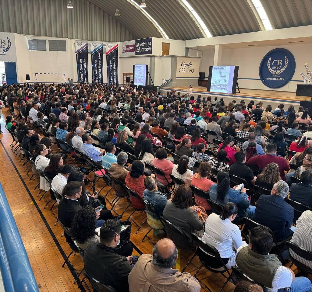 Capacitan a docentes desempeño de funciones directivas. Con la finalidad de dotar de herramientas que permitan encontrar