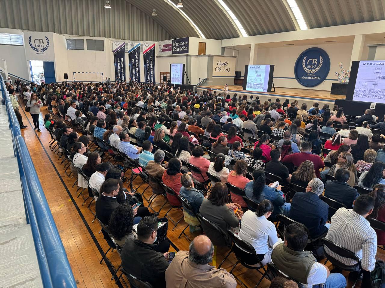 Capacitan a docentes desempeño de funciones directivas. Con la finalidad de dotar de herramientas que permitan encontrar