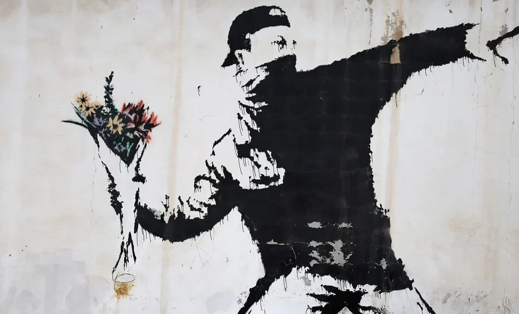 Banksy: Arte, Rebelión y Anonimato en las Calles del Mundo