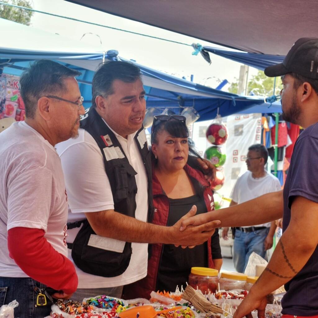 Juan Alvarado promete igualdad de condiciones para el comercio en San Juan del Río durante su visita al Tianguis de Las Garzas