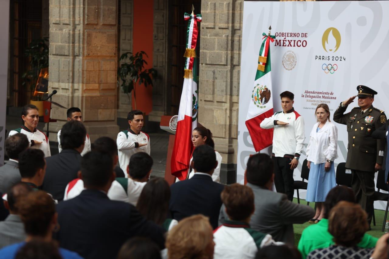 Alejandra Orozco y Emiliano Hernández: Abanderados Olímpicos de México en París 2024