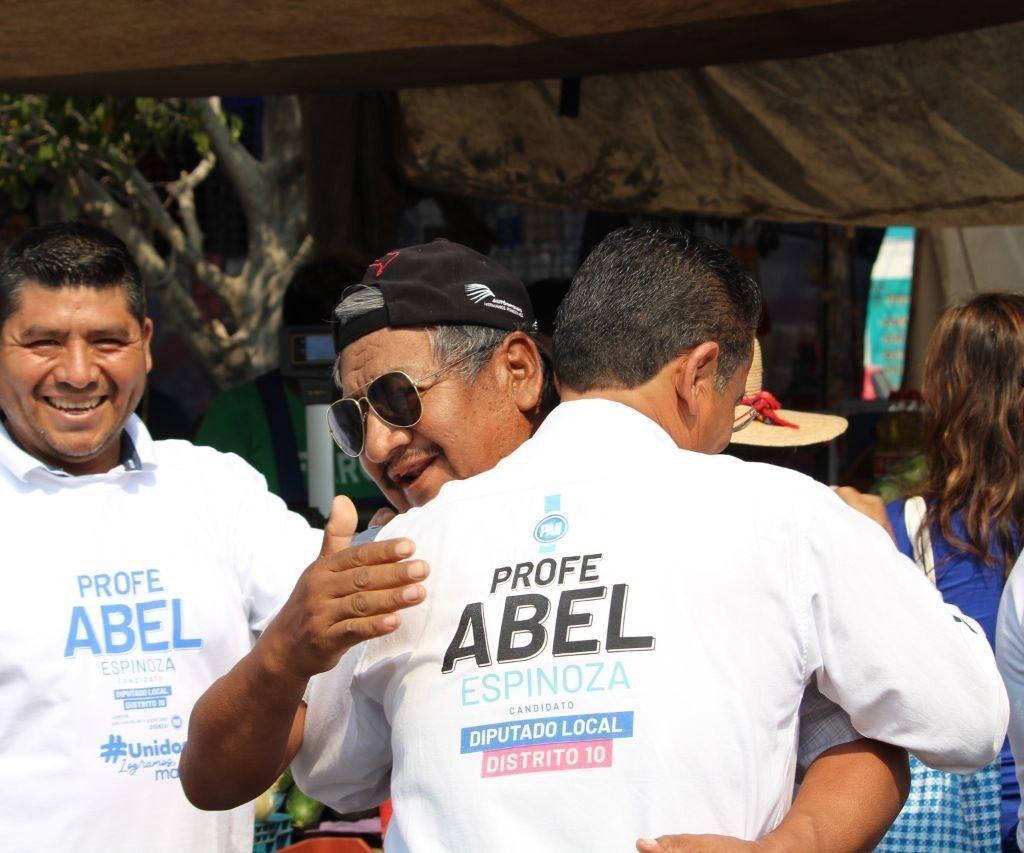 Buscará Abel Espinoza apoyar la economía familiar en San Juan. Durante el recorrido que realizó por el tianguis y el mercado Juárez, Abel